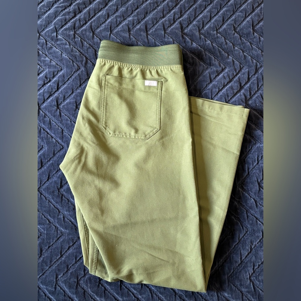 Figs Livingston Scrub Pants in Dark Olive, size medium.